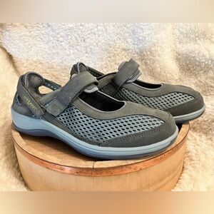 Orthofeet Women's Gray Sandibel Wide Mary Jane Velcro Flat Comfort Shoe Sz 9.5W